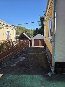 Продаж частини будинку