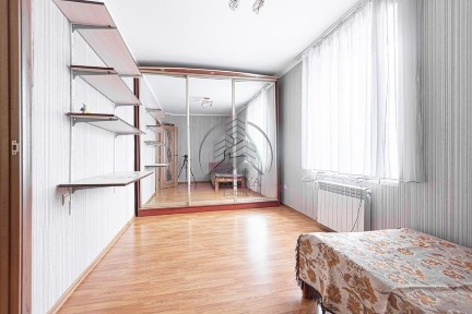 Оренда 3-кімнатного півособняка на вул Папоротна