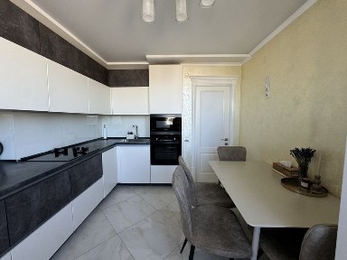 Оренда 3 кімнатної квартири на вул. Білогірська