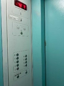 Продається 4-кім. кв., житловий стан, центр міста, ліфт