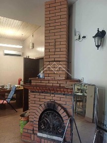 Продаж приміщення в центрі міста з ремонтом 4 сотки ділянка.