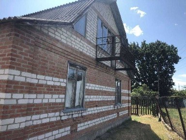 Продається 1/2 частина будинку в с. Гожули