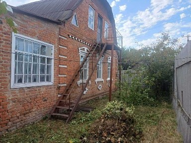 Продам в с. Буди, частину будинку.