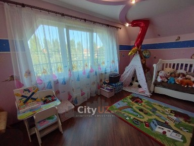 Продається будинок з гостьовим будиночком