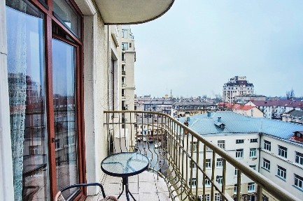 Аренда 3-комнатной квартиры 100 м², Греческая ул., 1А