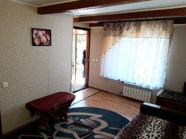 Часть дома по улице Виноградная, отдельный вход, есть место для авто