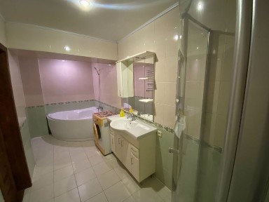 Подобова оренда 4-х кімнатної квартири