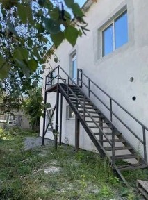 Продаж комерційного окремого приміщення на Зигіна Код: 17535