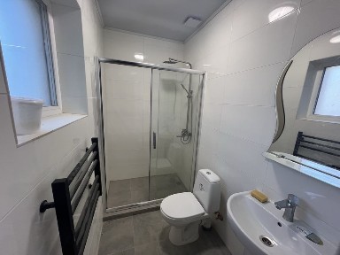 Терміновий продаж 2 поверхового будинку, ділянкою на 6 соток.