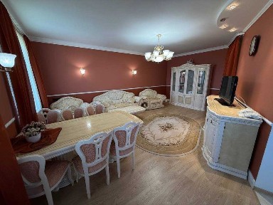 Простора 4-кімнатна квартира в сучасному будинку - 150 м². Центр міста