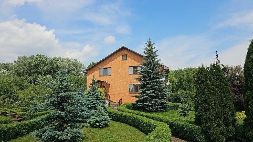 50 кілометрів від Києва - будинок поруч з лісом. Є ВІДЕООГЛЯД.