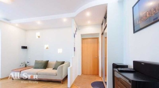 Оренда 2к квартири в Києві, Круглоуніверситетська вул., 13 Без комісії