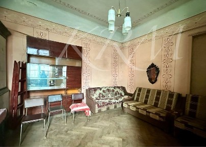 Продаж 1к квартири вул. Зелена, 35 (ближній центр)