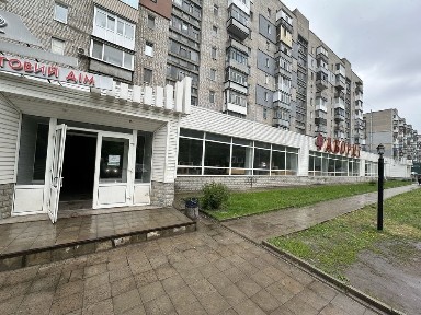 Магазин площею 1570 кв. м.