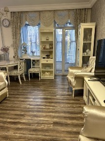 Продам 2-х кім. квартиру в центрі по Коцюбинського готель Кремінь