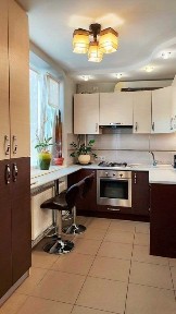 Продам 3 кімнатну квартиру в Дергачах з ремонтом і меблями.