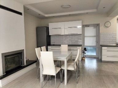 Оренда 2-х поверхового будинку в місті!