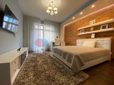 2к, Гоголівська 43, будинок 2015р. Центр, поряд посольства, парк.