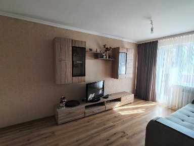 2-кімнатна квартира з ремонтом, меблями та автономним опаленням.