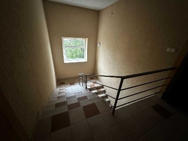 Продається чотирикімнатна квартира у місті Тячів