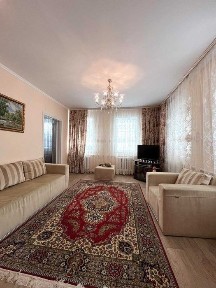 Продаж будинку в центрі села Білозір'я, вул. Б. Хмельницького.