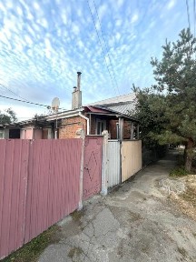 Продам частину будинку р-н Роменской начало біля храму неподалік