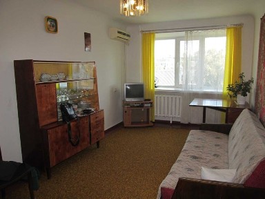 Продам 2 кім. квартиру по вул. Дніпровській (район ТЦ Грандплаза)