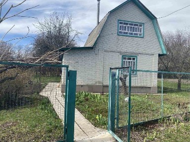 Дачний будинок з ділянкою 17 соток