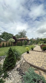 Продається просторий будинок з ландшафтною ділянкою|10 соток|266,6м2
