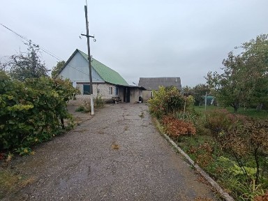 Продам будинок з великою ділянкою землі!