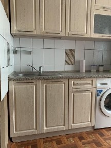 Оренда квартири на Таврійському. Район Плаза. Третій поверх.