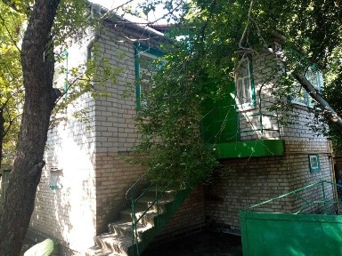 Двоповерховий будинок