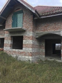 Дешево збудований особняк в місті