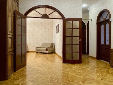 Ярославів Вал вулиця, мікрорайон Старий Київ, район Шевченківський, Київ, метро Золоті ворота, вул. Ярославів Вал 14Г • ID 33582817