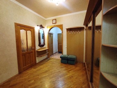 Київ, Шевченківський, вулиця Деревлянська 8