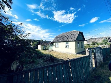 Будинок у Пилиповичах з великою ділянкою