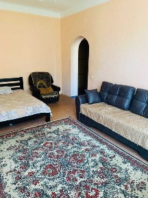 Пр. Мазепы (Петровского), Правый берег. Рядом вокзалы.