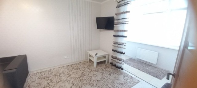 Сдам 1 комнатная, Сахарова, Кадор, генераторы, низкий этаж