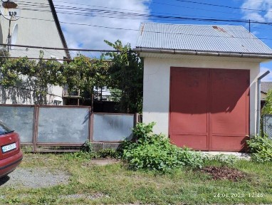 Продам будинок м. Хуст, вул. Тичини, 20