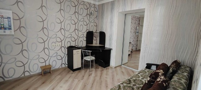 Здається квартира з ремонтом. З Меблями та побутовою технікою