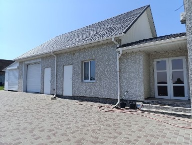 Продаж будинку та комерційного приміщення - магазину