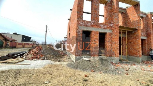 Продається кутовий таунхаус