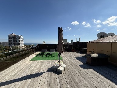 Аренда трехкомнатной квартиры. Пентхаус. Вид на море.