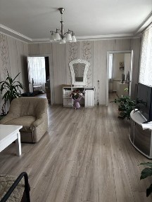 Продам чудову частину будинку