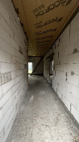 Теплий будинок біля соснового лісу. Білогородка