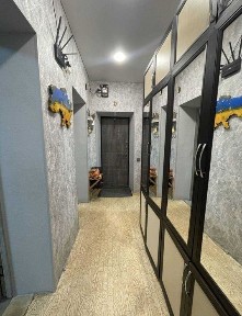 Продається Трикімнатна квартира Озерне