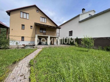 Продається будинок в м. Хуст