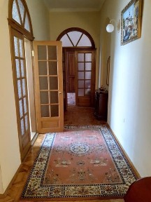 Продам ексклюзивну квартиру в центрі Полтави.