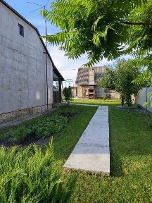 Продам житловий будинок в м. Радехів.