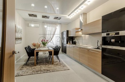 Простора квартира 190м2 в центрі Києва - м. Хрещатик, є паркомісце!